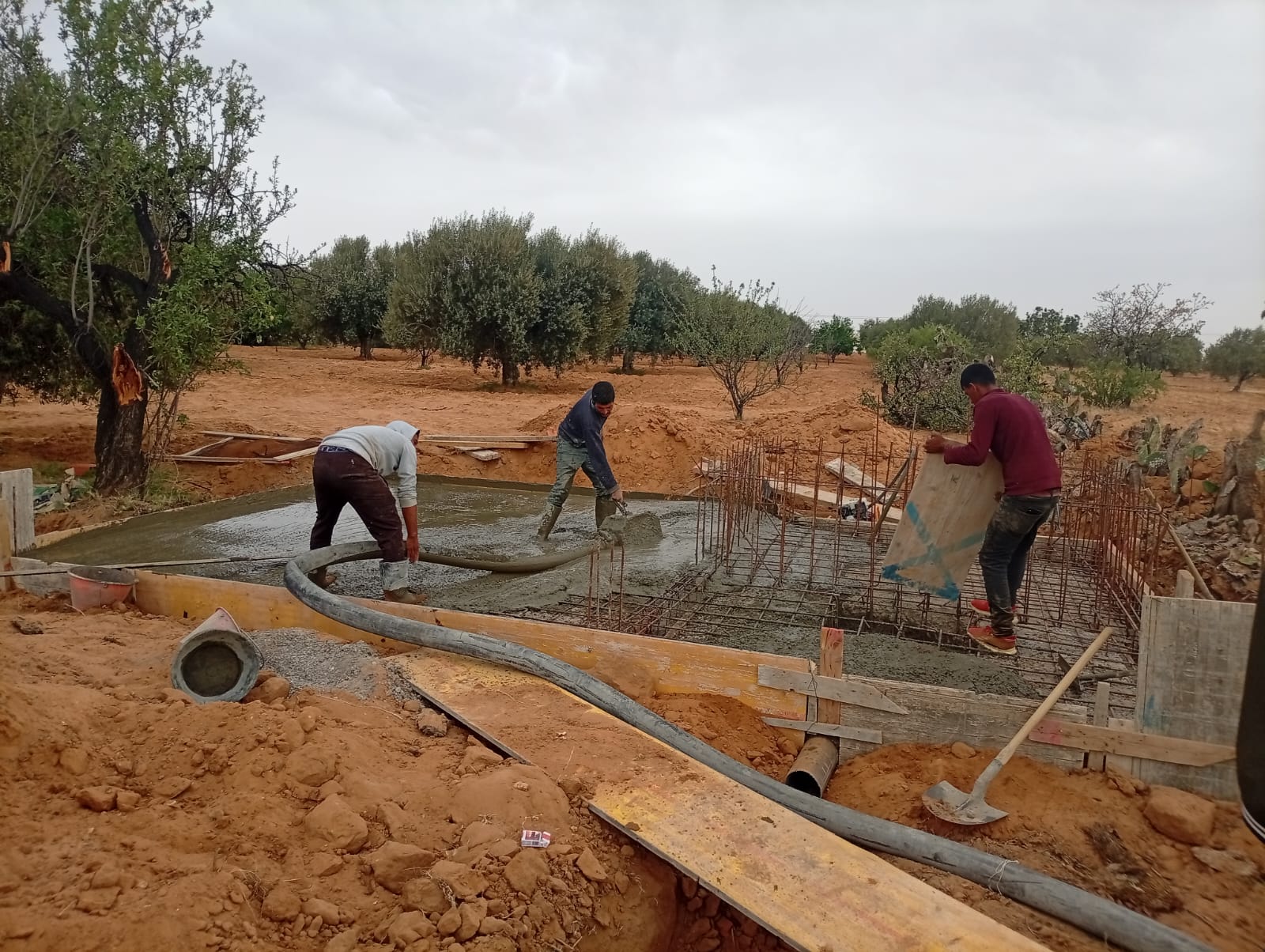 Foundation concreting (Pompe à béton)